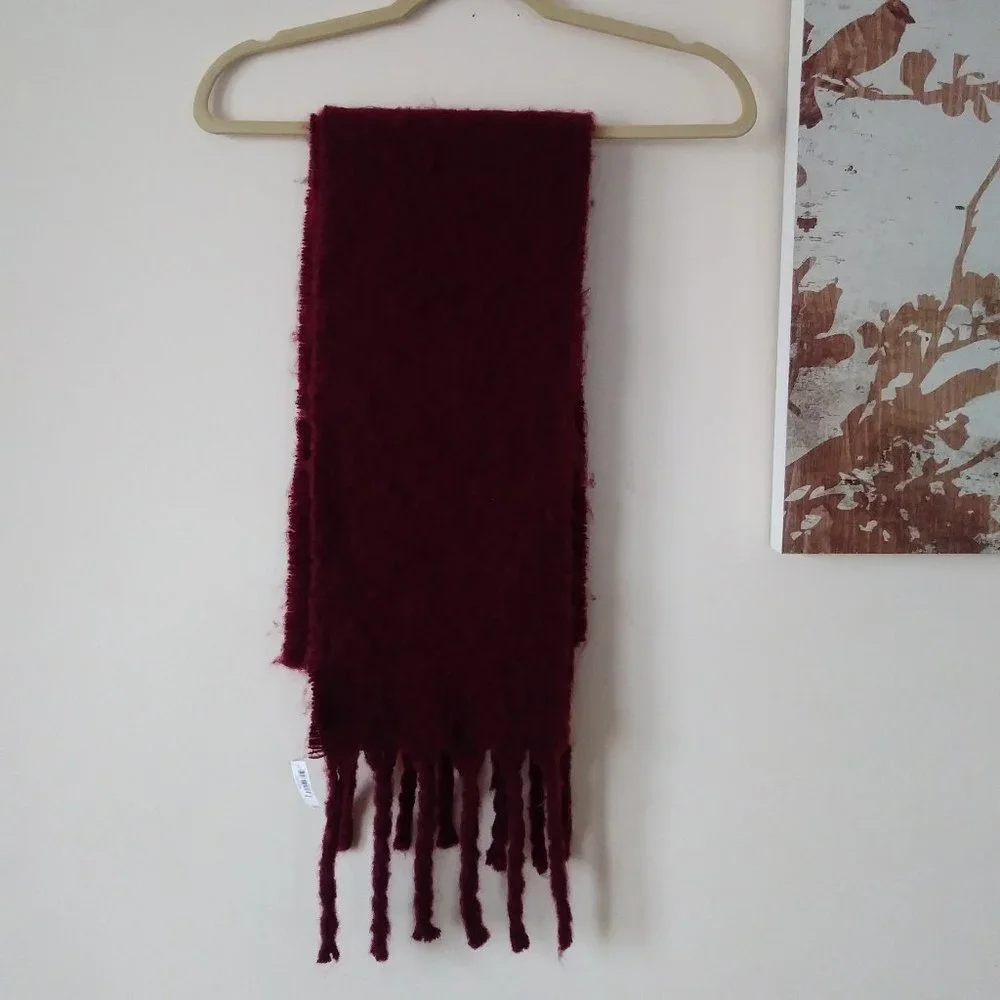 NWT Banana Republic fuzzy scarf cranberry - Picture 1 of 2